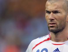 “TheShy回归赛场，问鼎冠军首场状态亮眼，日本队观众沸腾！”